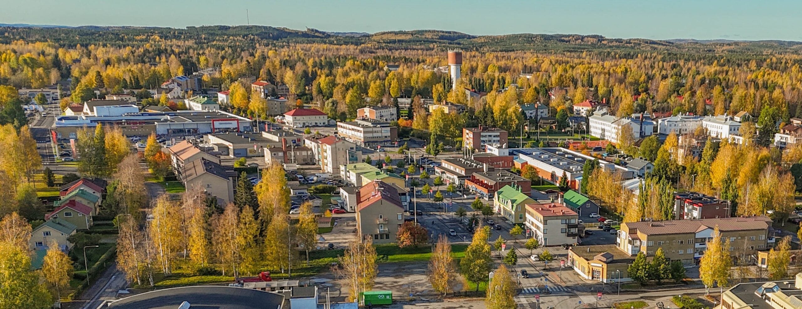 Ilmakuva Lieksan keskustasta. On syksy. Kuvaaja Panu Puranen.